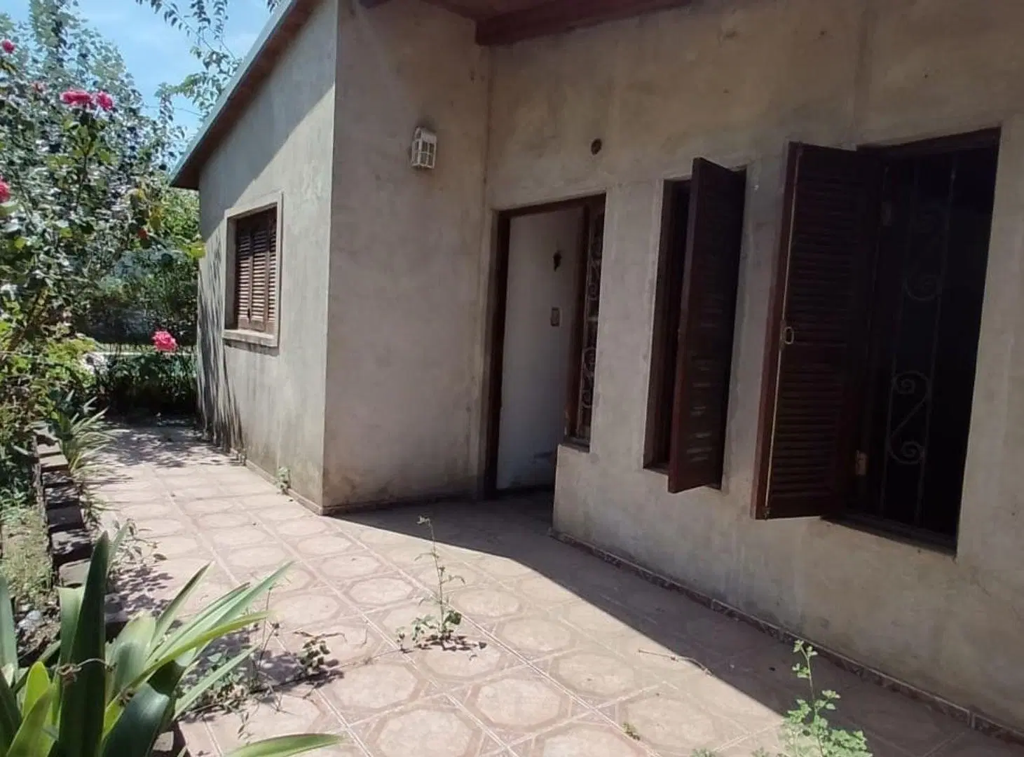 VENTA CASA 1 DORMITORIO, COCHERA. ANDINO 5