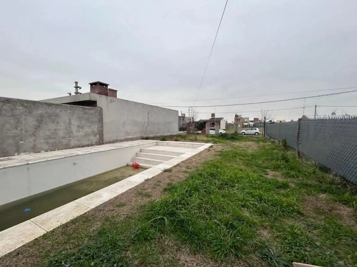 VENTA DE CASA CON PILETA EN CAMPIÑAS DE PIÑERO 3