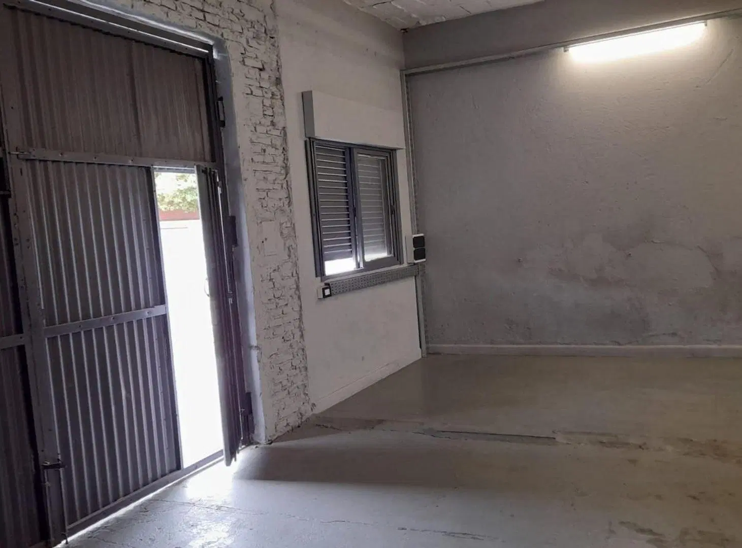 VENTA GALPÓN 219 M2 - BARRIO TRIANGULO 3
