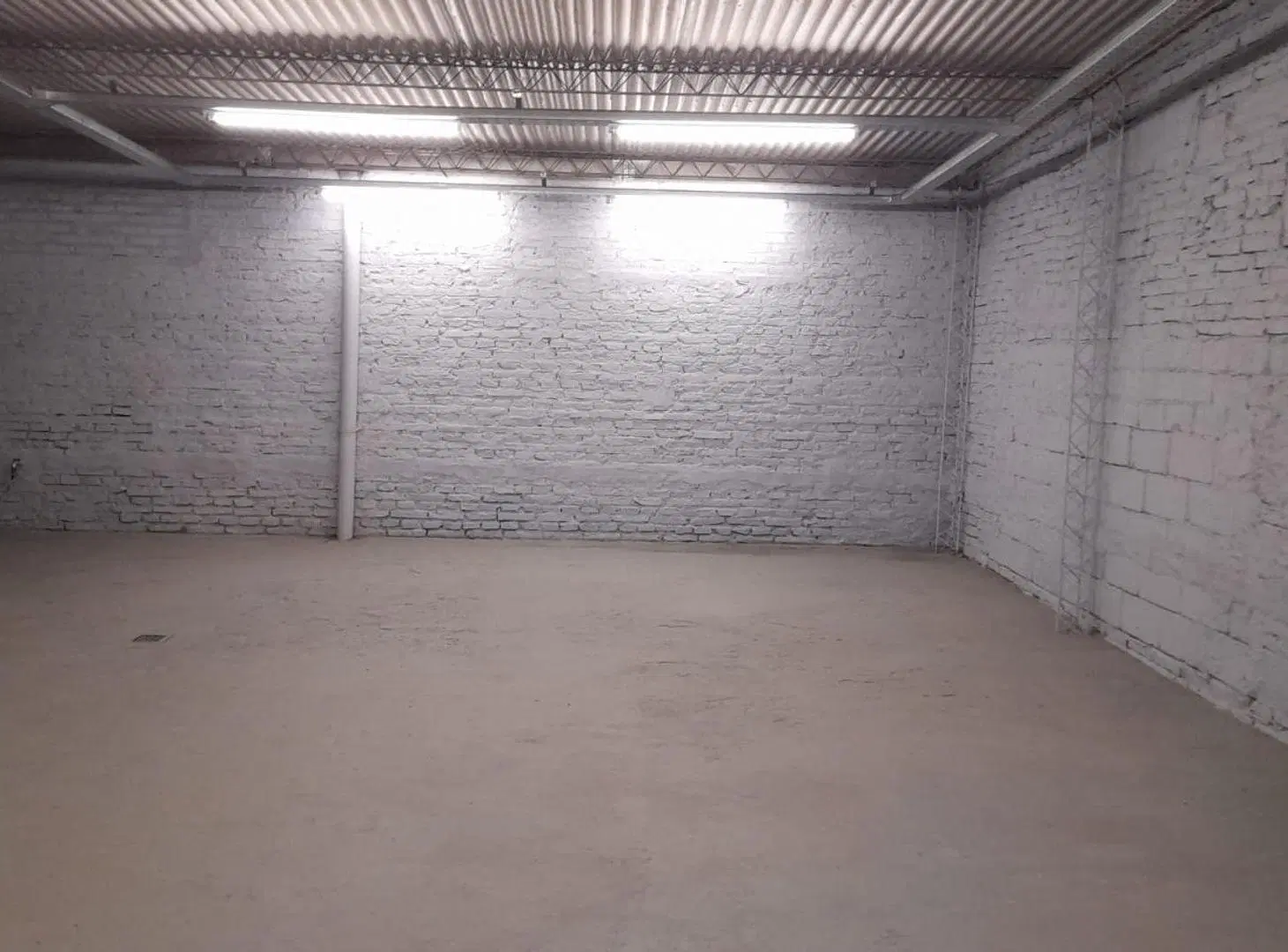 VENTA GALPÓN 219 M2 - BARRIO TRIANGULO 5