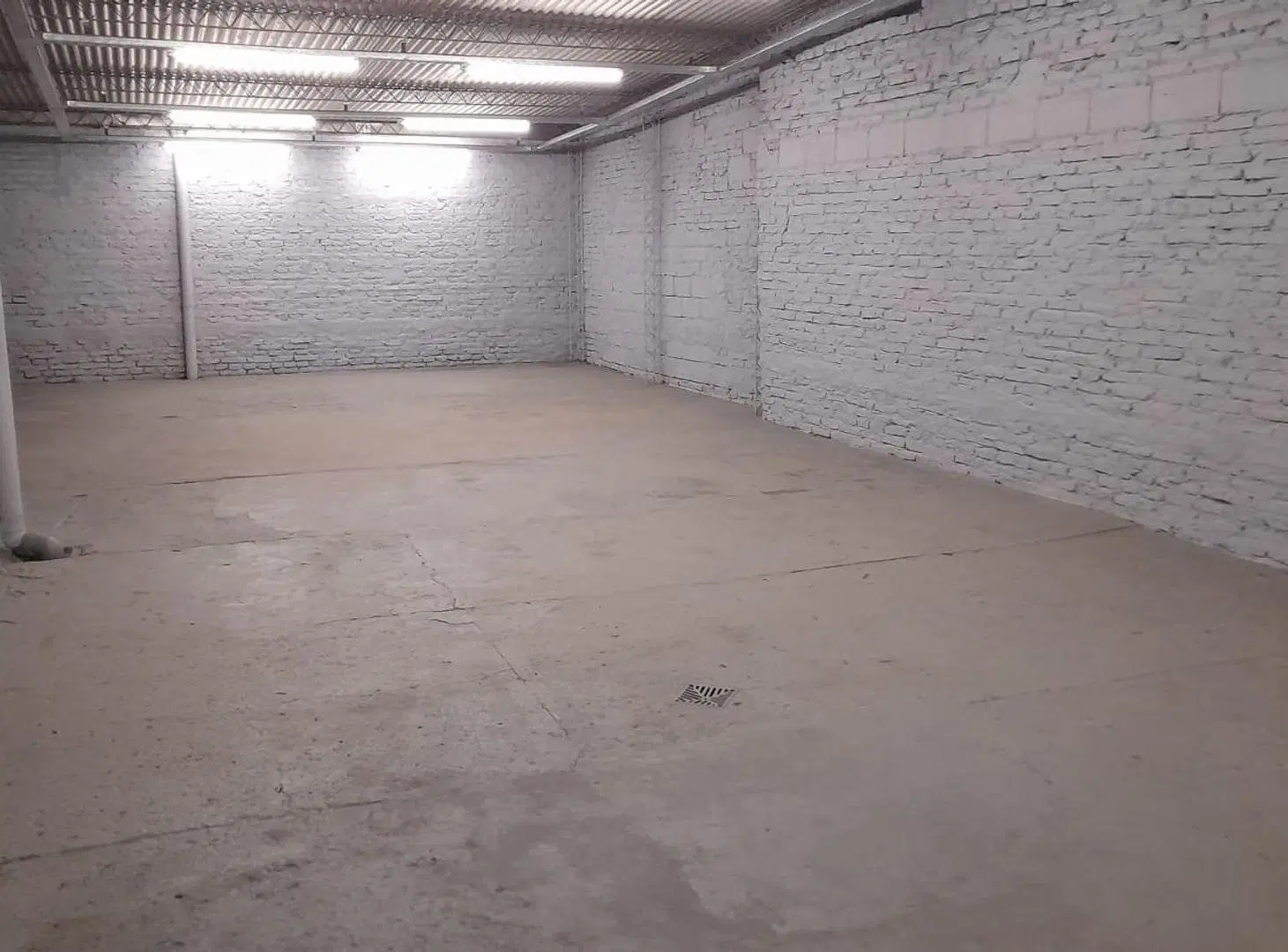 VENTA GALPÓN 219 M2 - BARRIO TRIANGULO 8