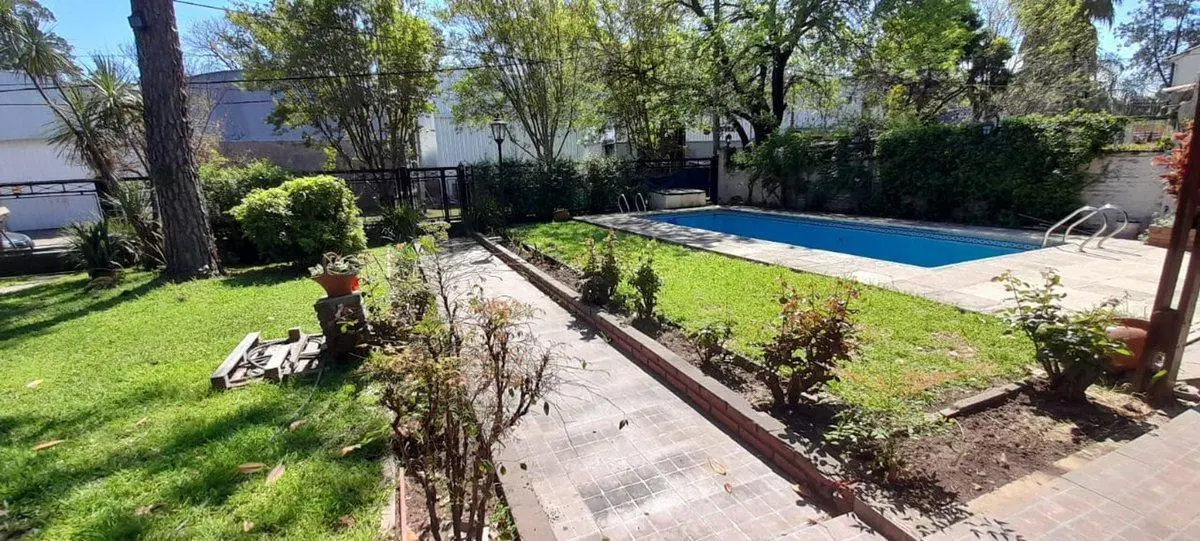VENTA CASA FISHERTON AMPLIO JARDIN, PILETA QUINCHO 3