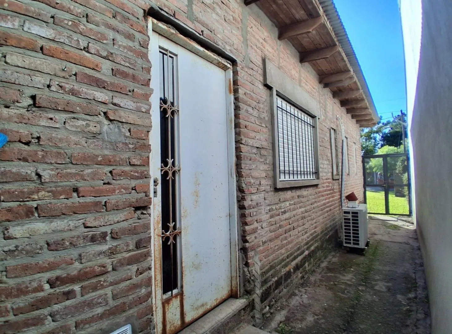 VENTA CASA CON JARDIN EN GENERAL LAGOS 4