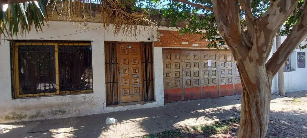 VENTA CASA AL FRENTE, 3 DORMITORIOS, COCHERA 5