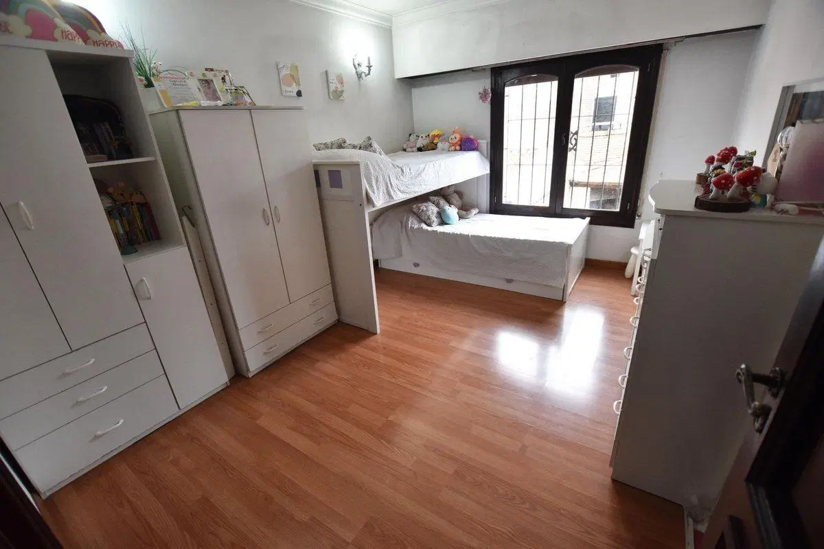 VENTA CASA TRES DORMITORIOS CON JARDIN Y COCHERA 8