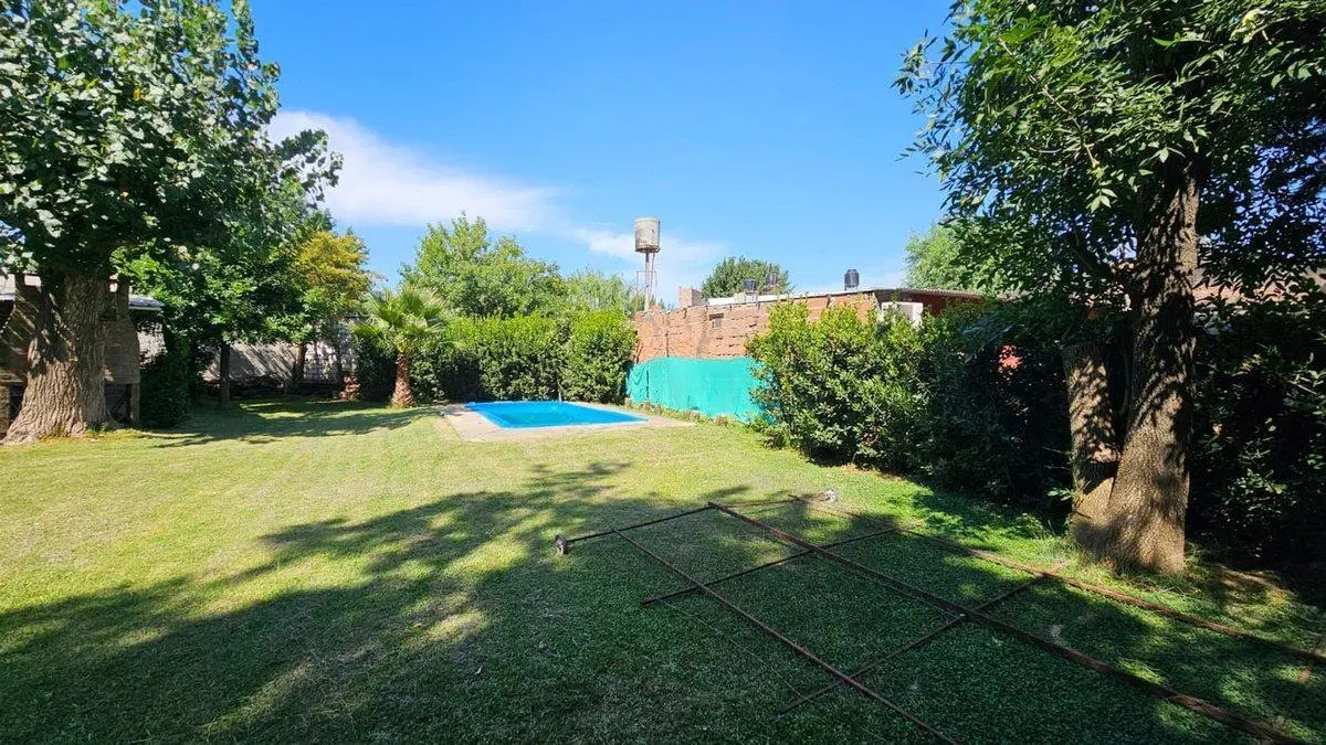 VENTA DE CASA 2 DORMITORIOS CON PILETA -IBARLUCEA 8