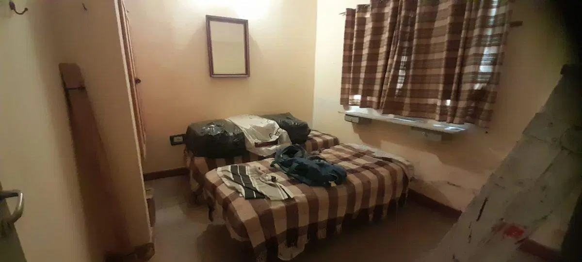 Venta casa más terreno., y pileta. Oliveros 3