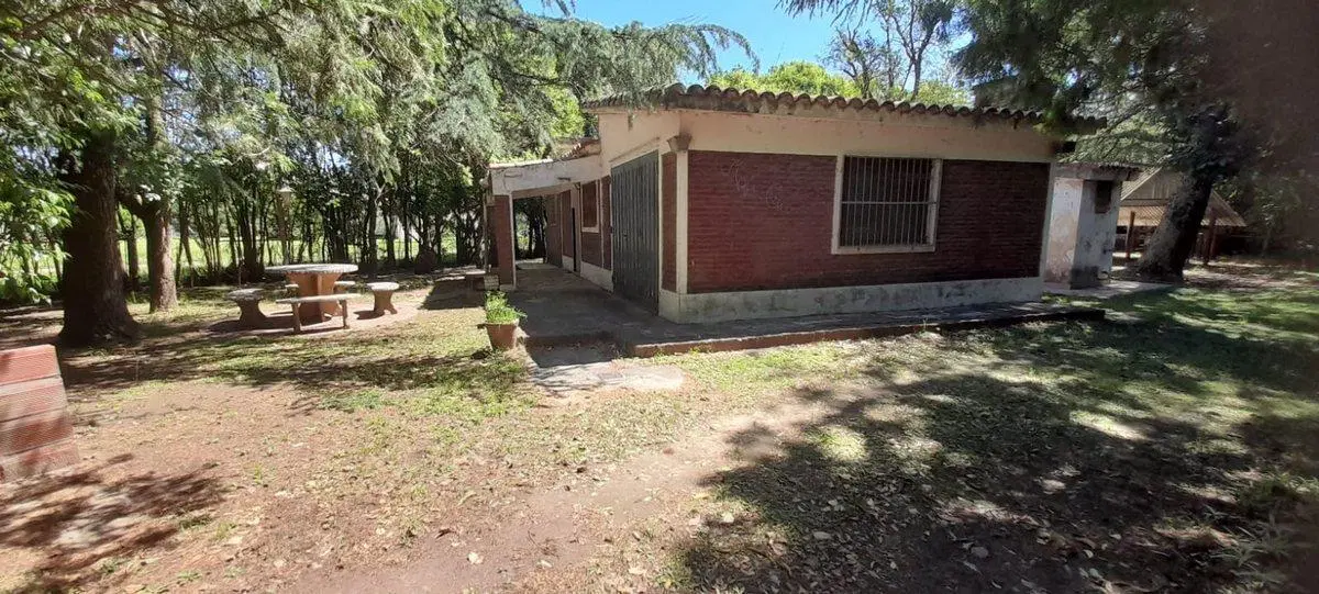 Venta casa más terreno., y pileta. Oliveros 2