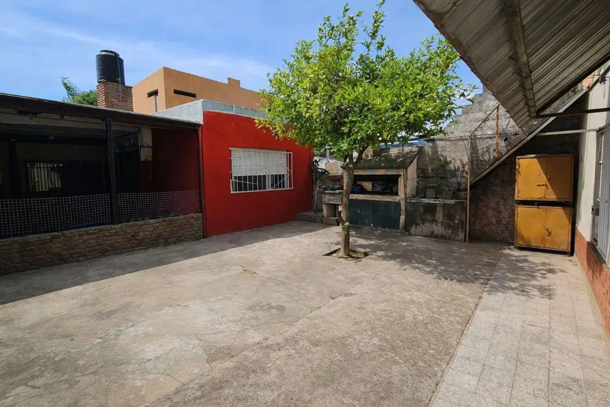 VENTA DE CASA 3 DORMITORIOS CON COCHERA 8