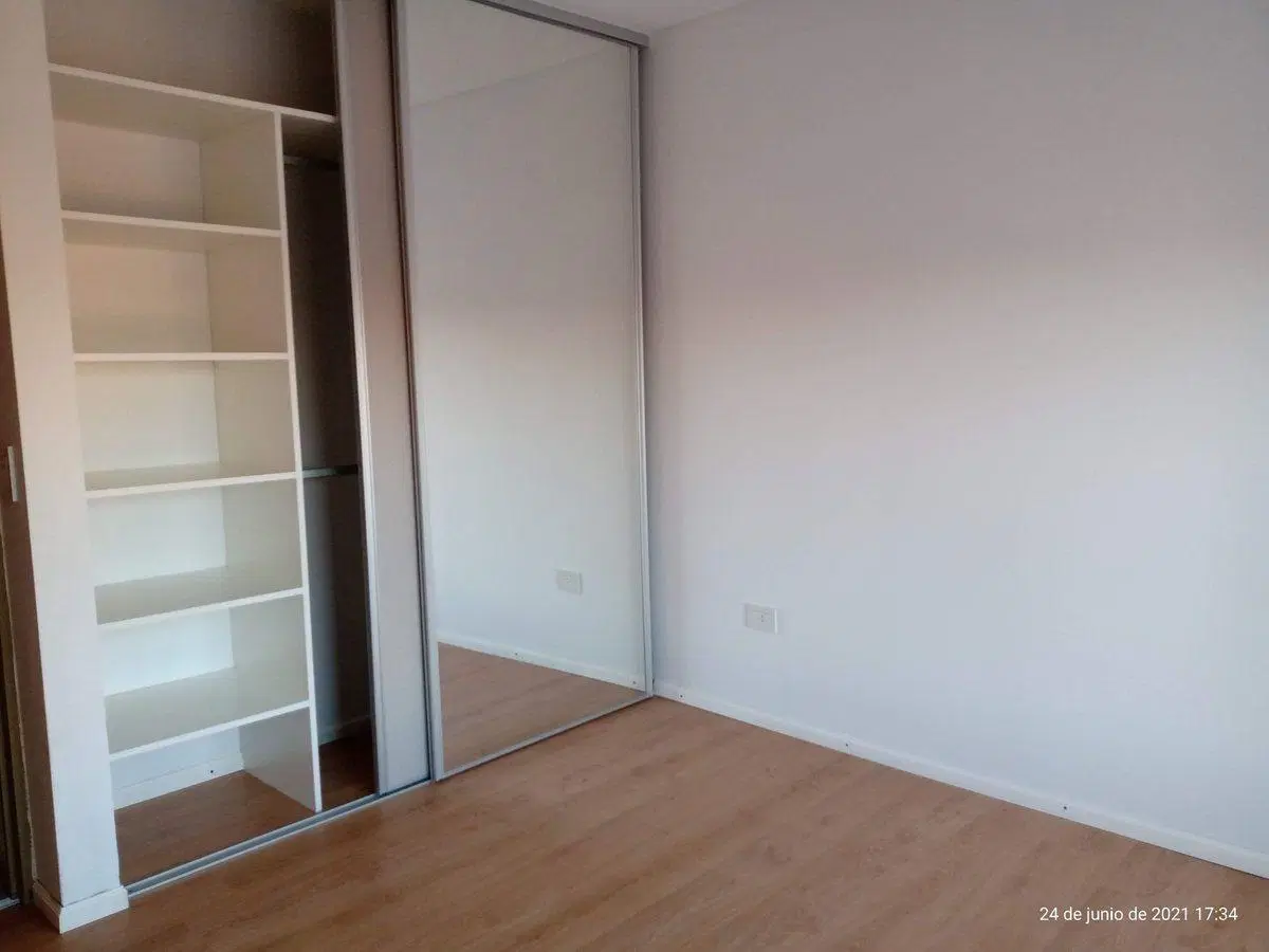 VENTA DEPARTAMENTO DOS DORMITORIOS. BALCON. ABASTO 8