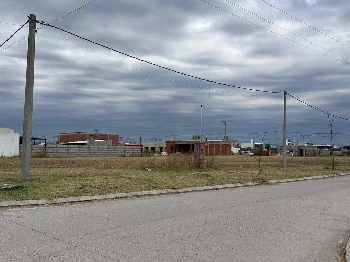 TERRENO LOTE EN VENTA ESTACION ALVEAR 2 4