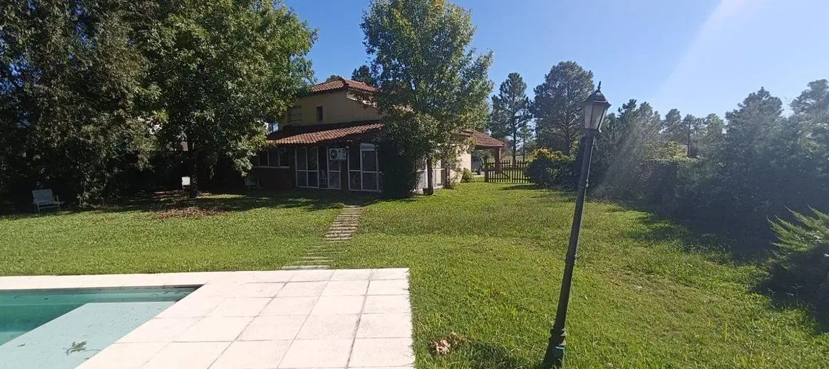 Casa Alquiler 3 dormitorios jardin pileta quincho 1