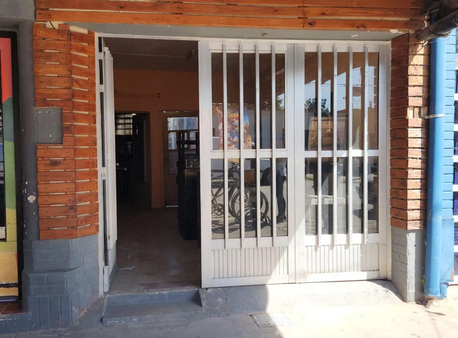 VENTA LOCAL COMERCIAL Y DOS VIVIENDAS A REMODELAR 4