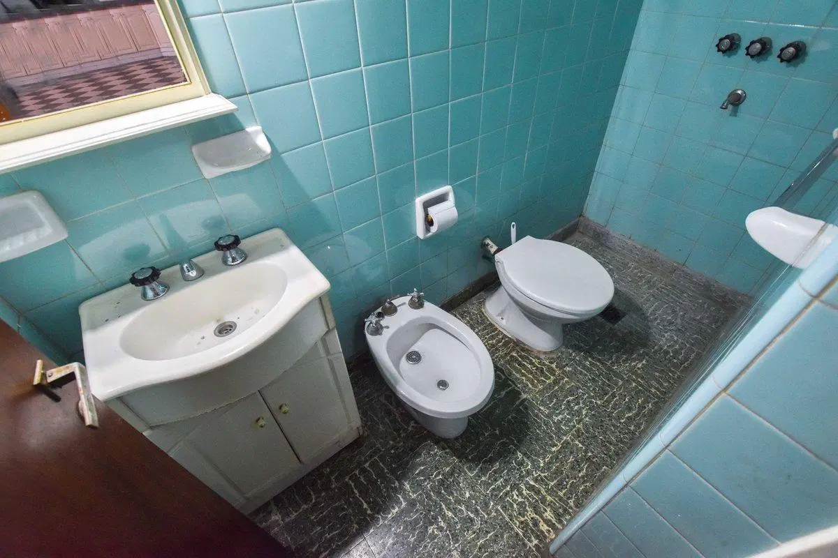 VENTA CASA CON DOS DPTOS DE PASILLO EN LOURDES 8