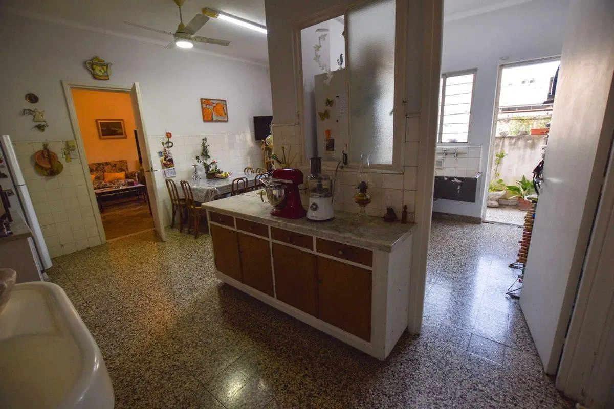 VENTA DEPARTAMENTO FRENTE PISO EXCLUSIVO -COCHERA 3