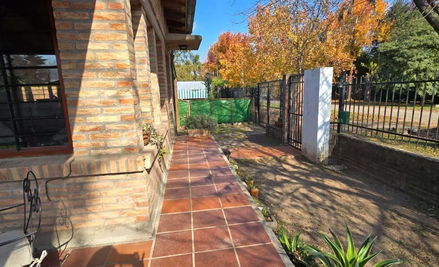 VENTA CASA 3 DORMITORIOS CON COCHERA - ROLDAN 3