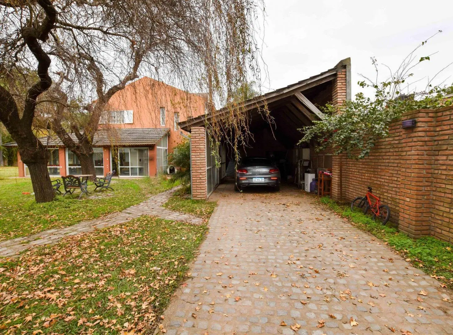 VENTA CASA 3 DORMITORIOS 6 LOTES EN FUNES 2