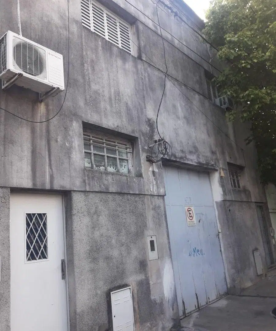 Venta galpón con oficina barrrio Azcuenaga 4