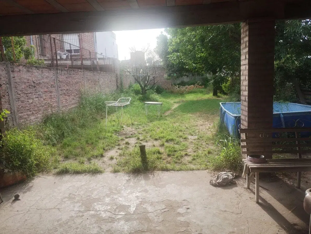 VENTA CASA 3 DORMITORIOS, PATIO Y COCHERA 4