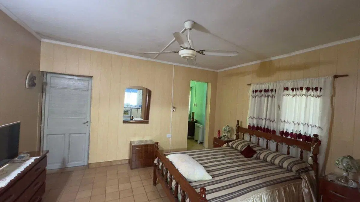 CASA EN VENTA 2 DORMITORIOS CON PILETA ALVAREZ 1