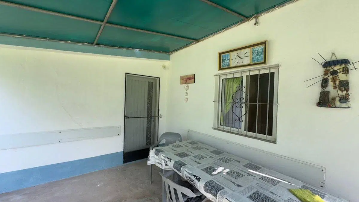 CASA EN VENTA 2 DORMITORIOS CON PILETA ALVAREZ 4