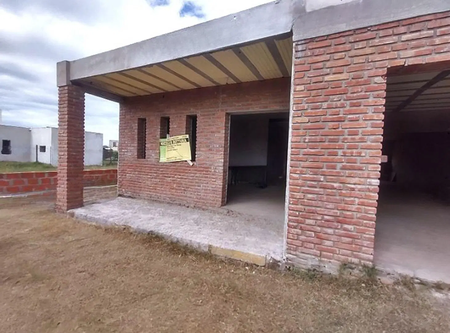 VENTA CASA A TERMINAR EN CAMPIÑAS DE PIÑERO 2