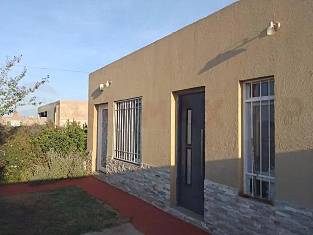 Casa 2 Dormitorios Jardín y Pileta Campiñas Piñero 1