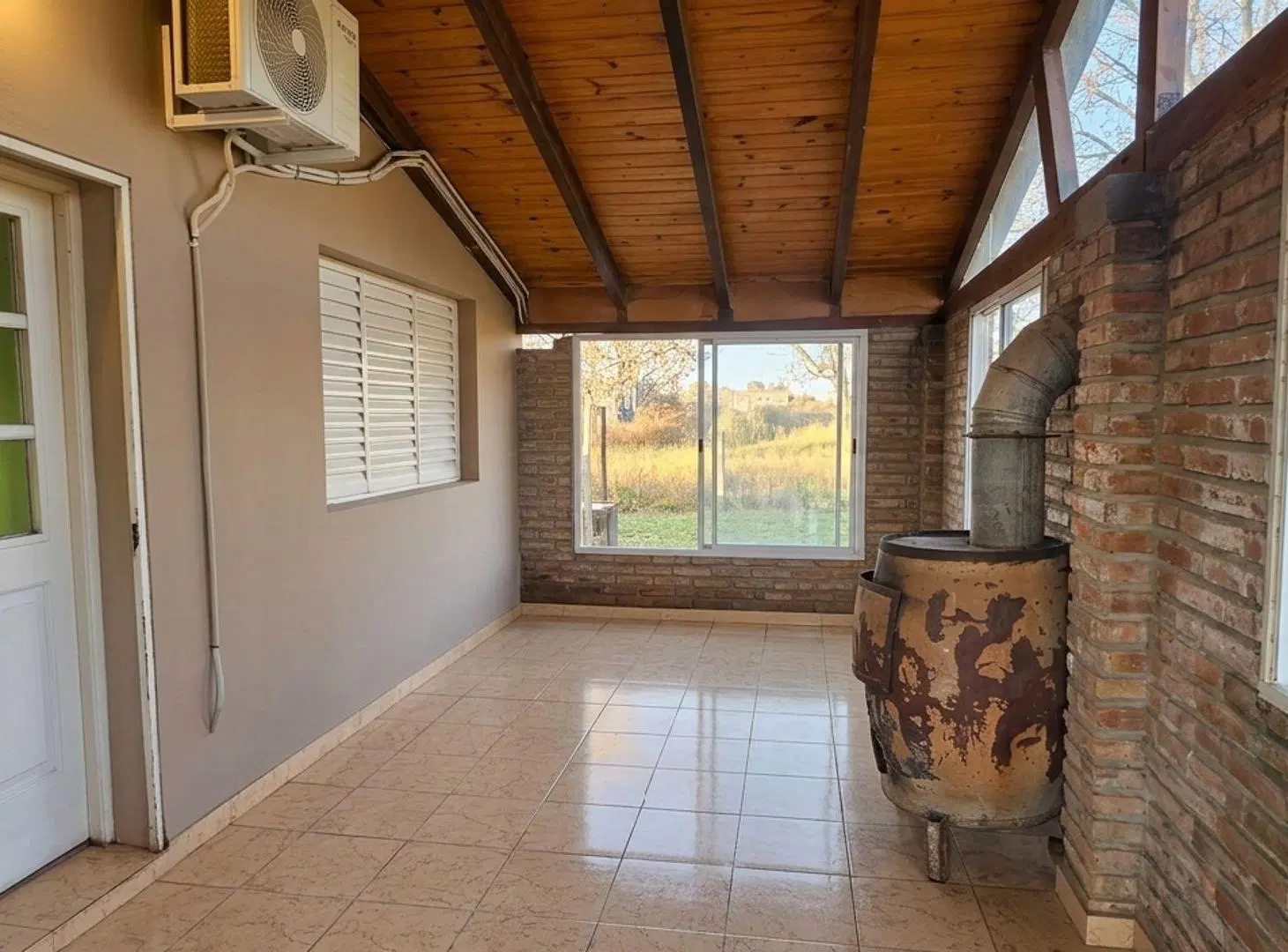 VENTA DE CASA QUINTA CON  COCHERA QUINCHO PILETA 1