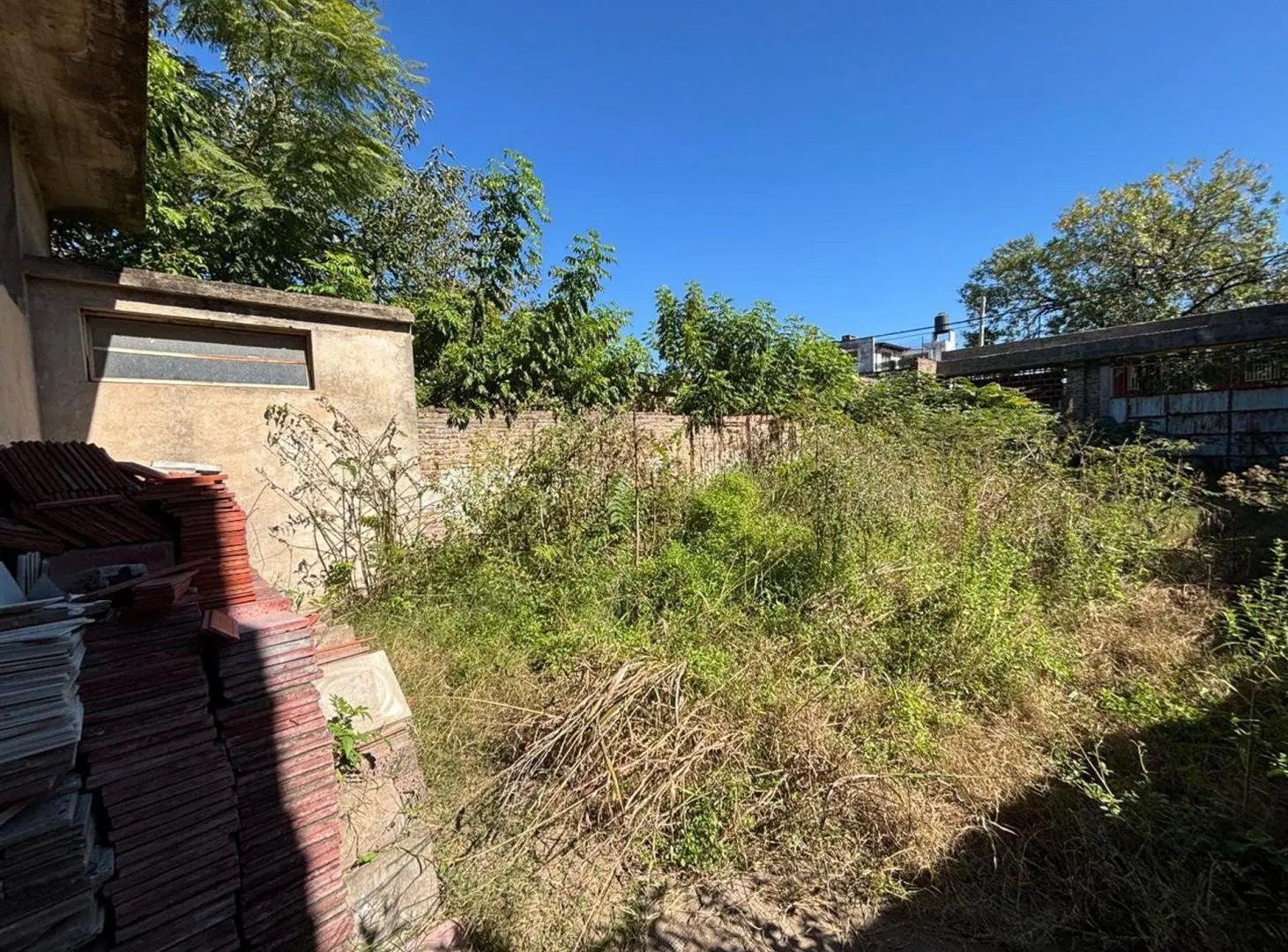 VENTA AMPLIO  GALPON 400 M2 BARRIO LAS HERAS 2