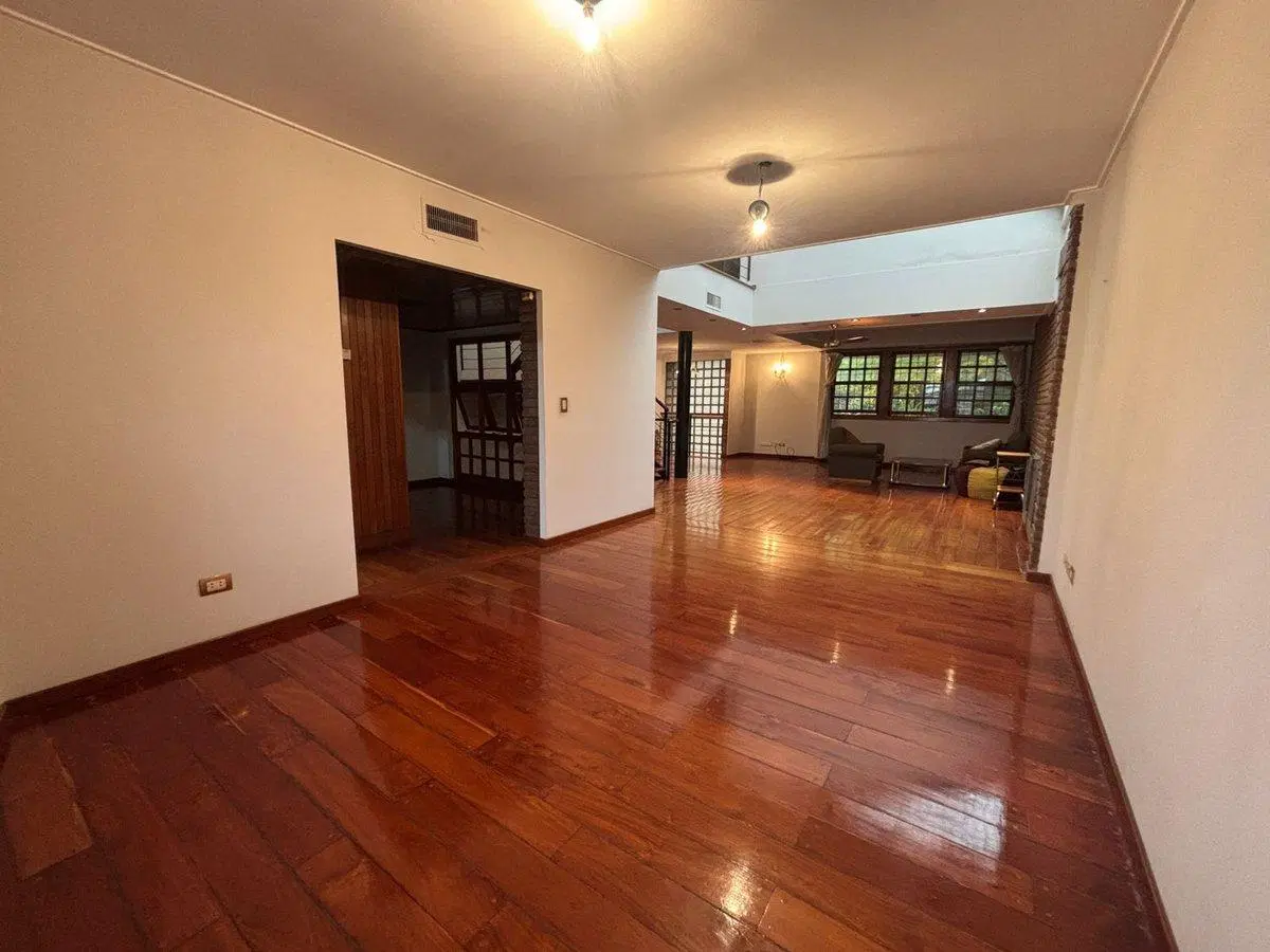 CASA EN VENTA 3 DORMITORIOS + ESTUDIO PATIO ABASTO 3