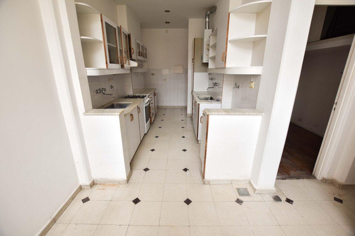 Foto de VENTA DEPARTAMENTO 2 DORMITORIOS, COCHERA CENTRO, imagen 4
