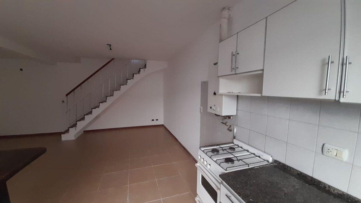 Foto de VENTA DEPARTAMENTO DUPLEX PH UN DORMITORIO- PATIO, imagen 1