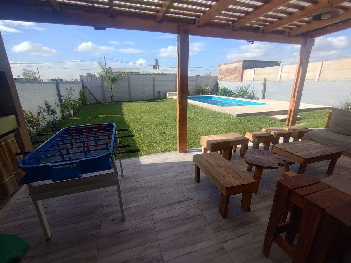Foto de VENTA CASA TRES DORMITORIOS PILETA EN LA CAROLINA, imagen 2