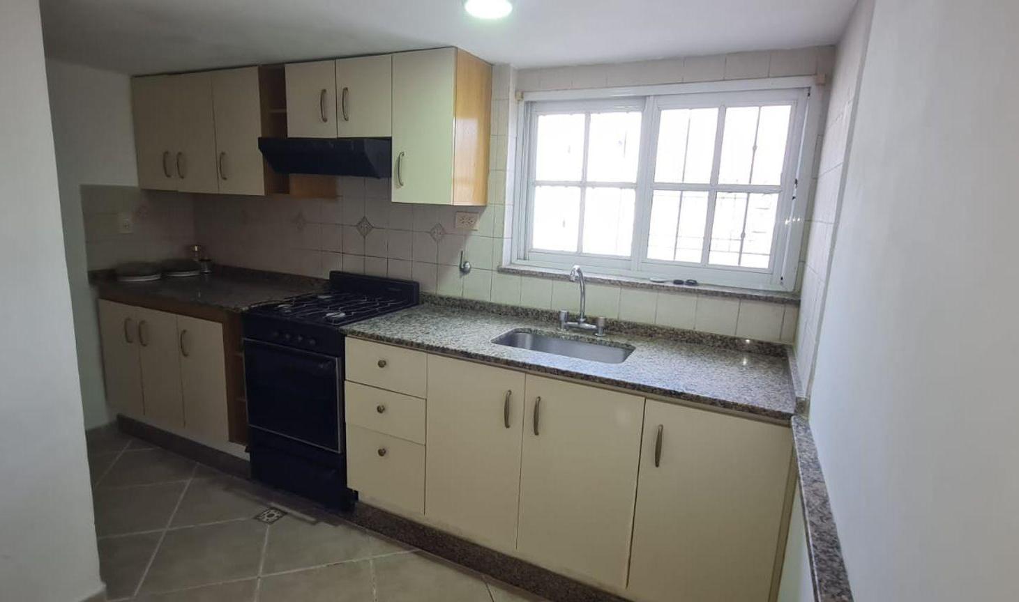 Foto de Casa en Alquiler 2 Dormitorios con Patio y Cochera, imagen 3