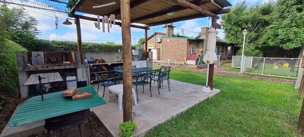 Foto de Casa en venta con jardin, pileta y cochera, imagen 3