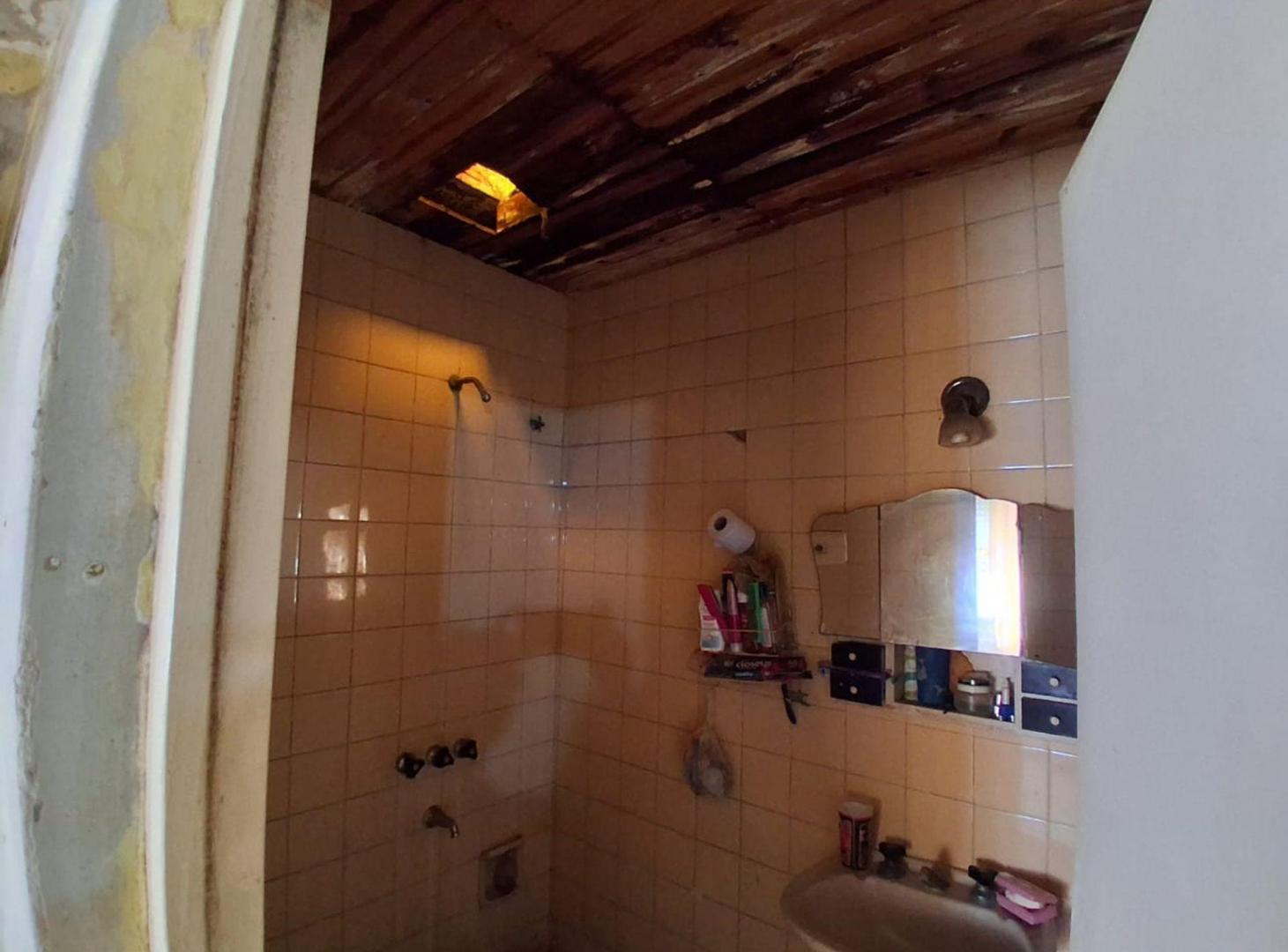 Foto de VENTA CASA A RECICLAR V. GOBERNADOR GALVEZ, imagen 3