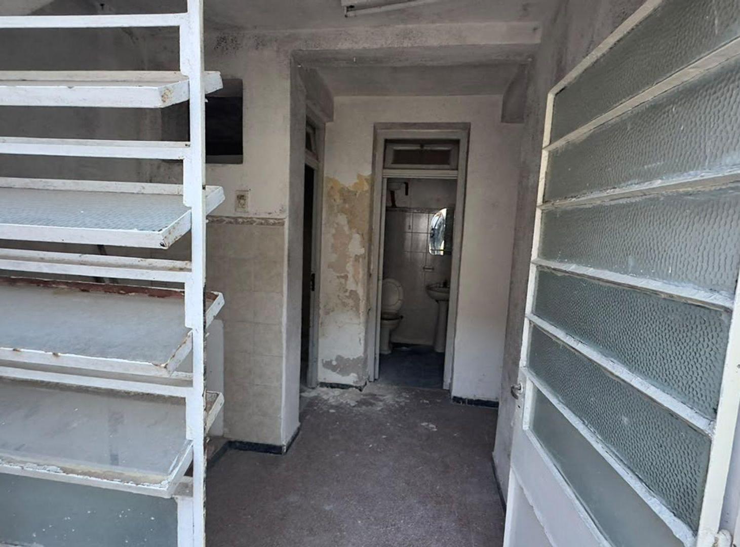 Foto de PH EN VENTA 2 DORMITORIOS A RECICLAR ECHESORTU, imagen 1