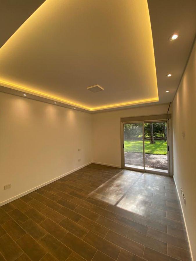 Foto de VENTA - Casa de 3 dormitorios, piscina y jardín. Puerto Paraíso, imagen 5