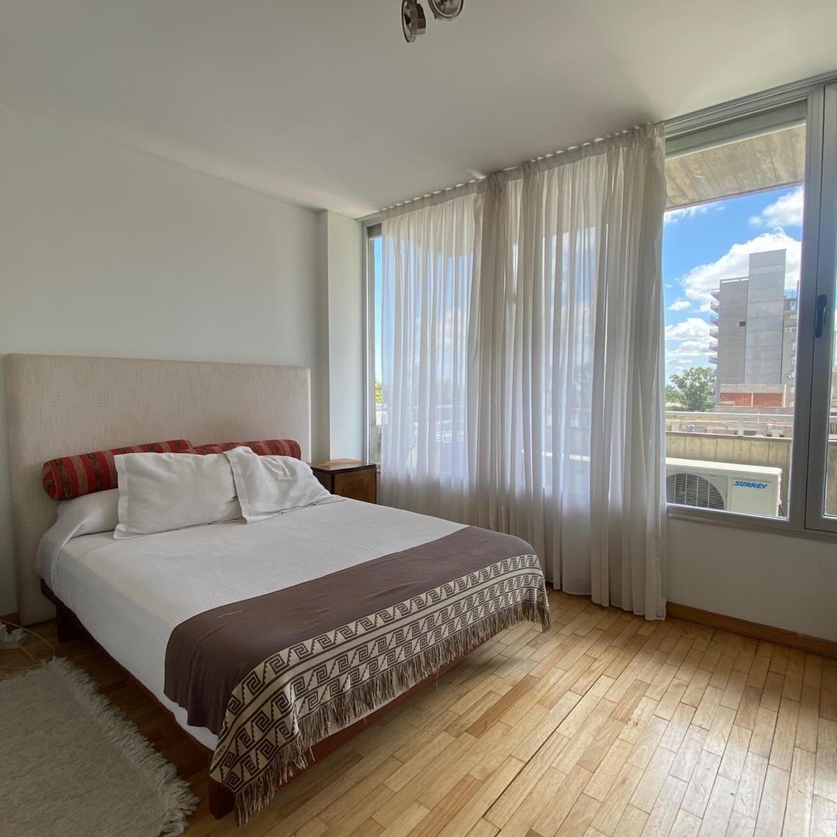 Foto de VENTA - Piso exclusivo de 3 dormitorios, cochera y amenities. Centro, imagen 2