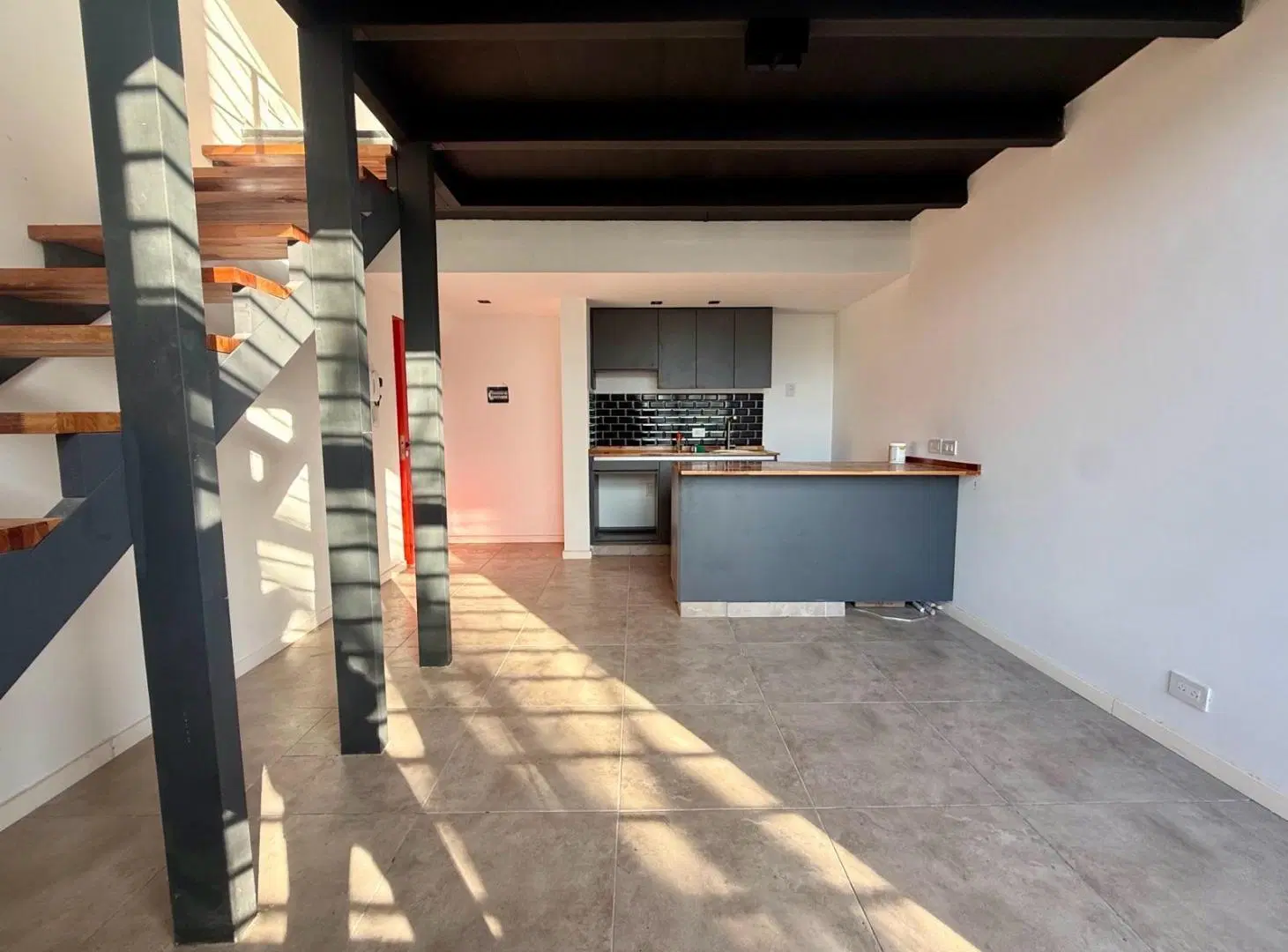 VENTA - Duplex de 1 dormitorio con piscina a estrenar. La Florida, Rosario. 2