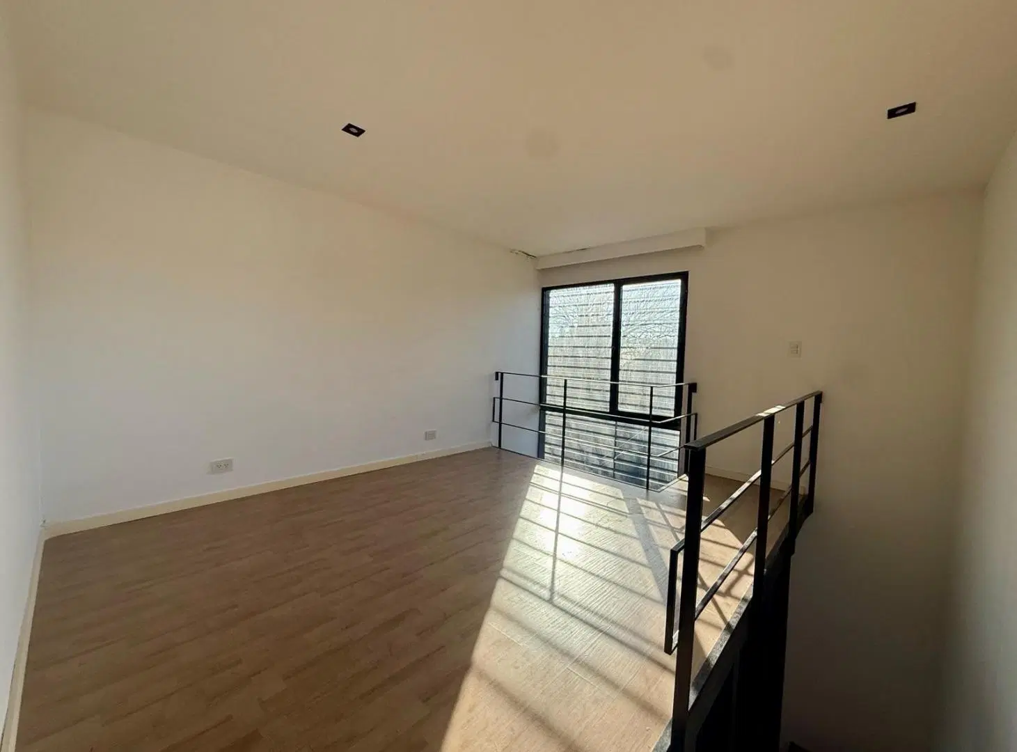 VENTA - Duplex de 1 dormitorio con piscina a estrenar. La Florida, Rosario. 3