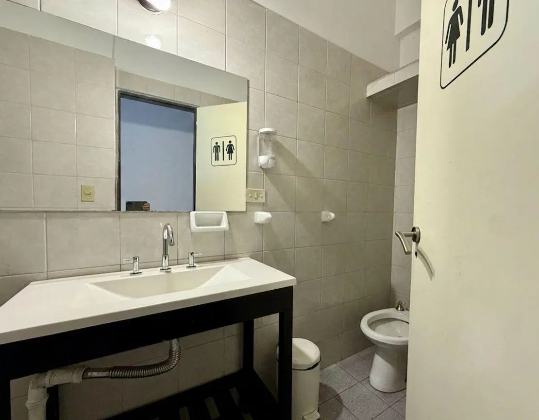 VENTA/ALQUILER - Departamento de 6 ambientes apto profesional. Centro, Rosario. 5