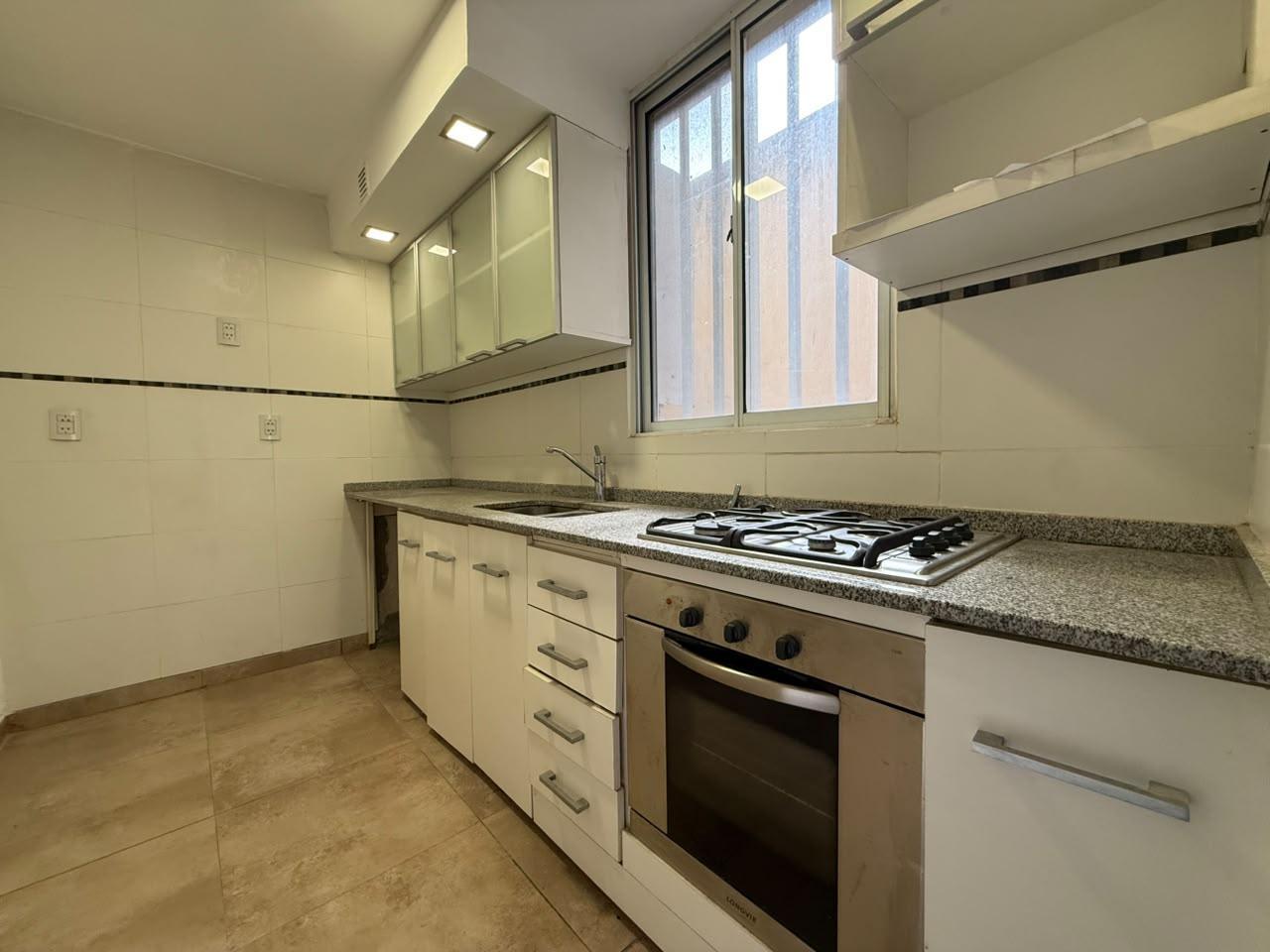 Foto de VENTA- Departamento de dos dormitorios con balcón. Centro, Rosario, imagen 4