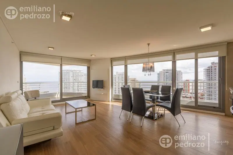 Venta apartamento 2 dormitorios en suite Playa Mansa Punta del Este 2