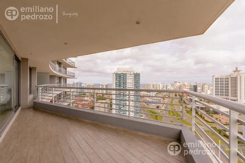 Venta apartamento 2 dormitorios en suite Playa Mansa Punta del Este 5