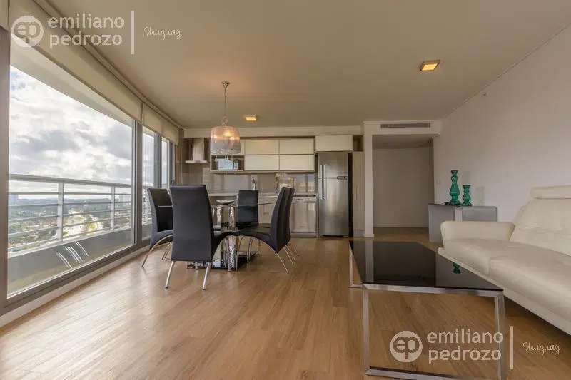 Venta apartamento 2 dormitorios en suite Playa Mansa Punta del Este 1