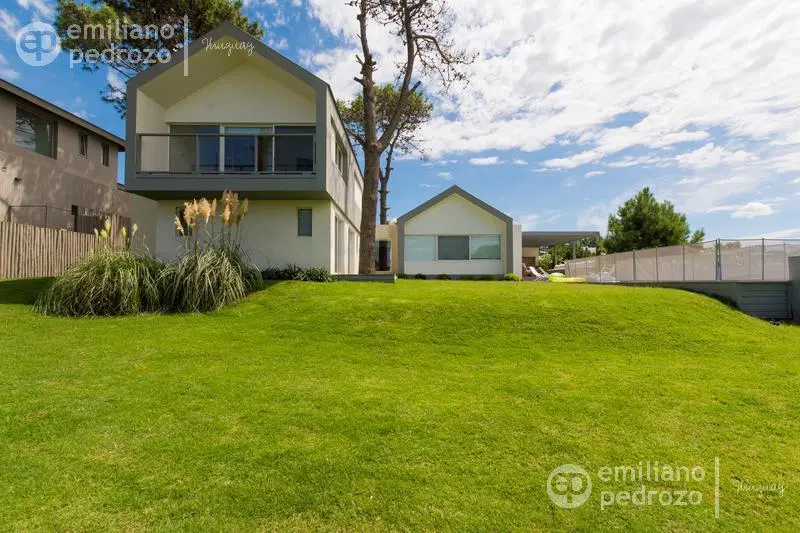 Casa 5 dormitorios en barrio privado Jose Ignacio Uruguay 8