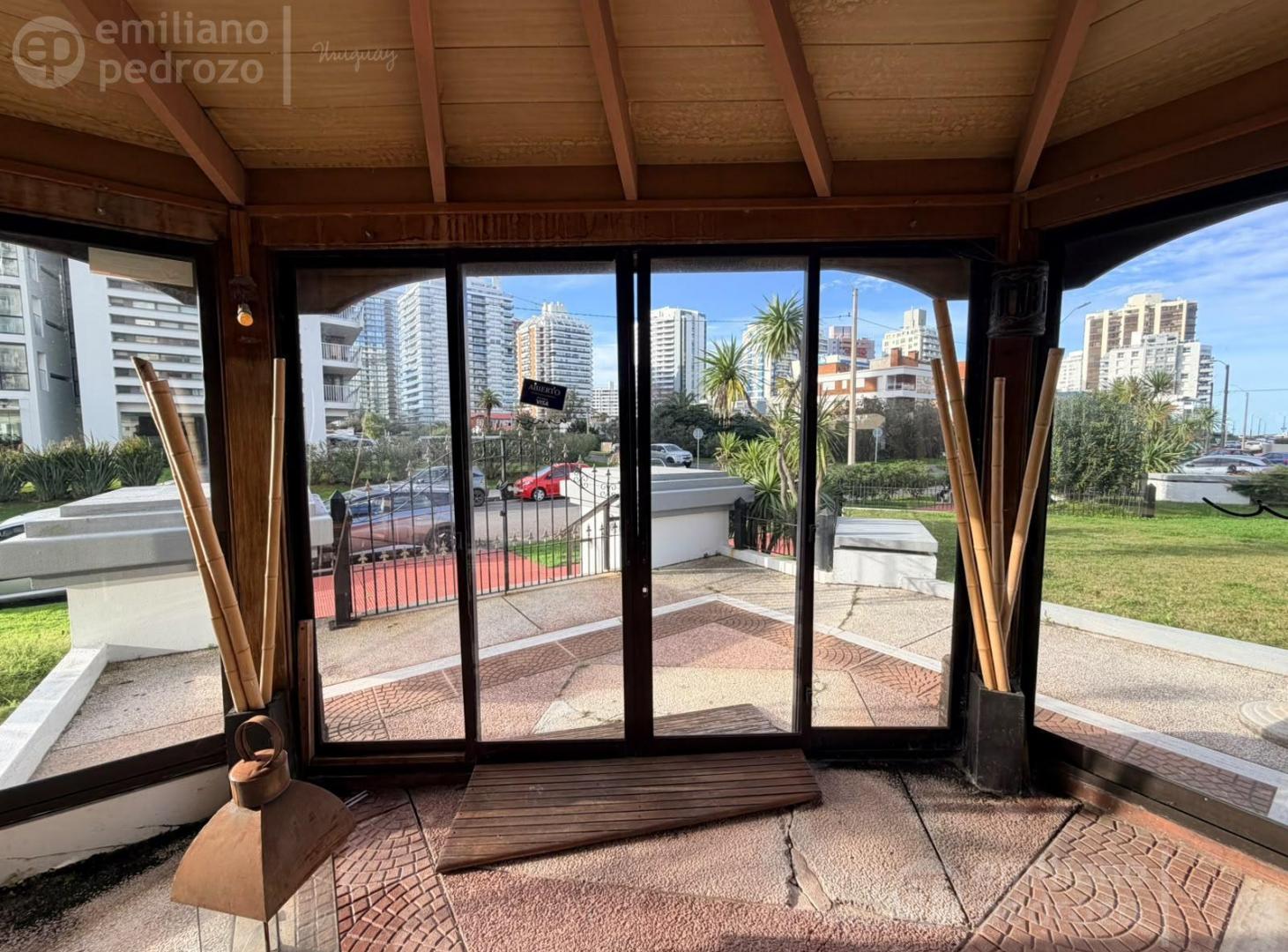 Foto de Oportunidad Venta Local Comercial a una cuadra del mar Punta del Este, imagen 2