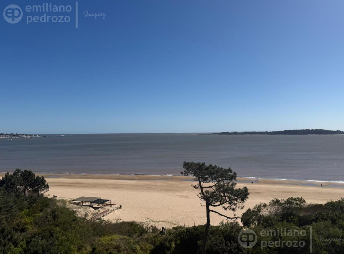 Foto de Venta Apartamento en primera línea de playa mansa, imagen 4