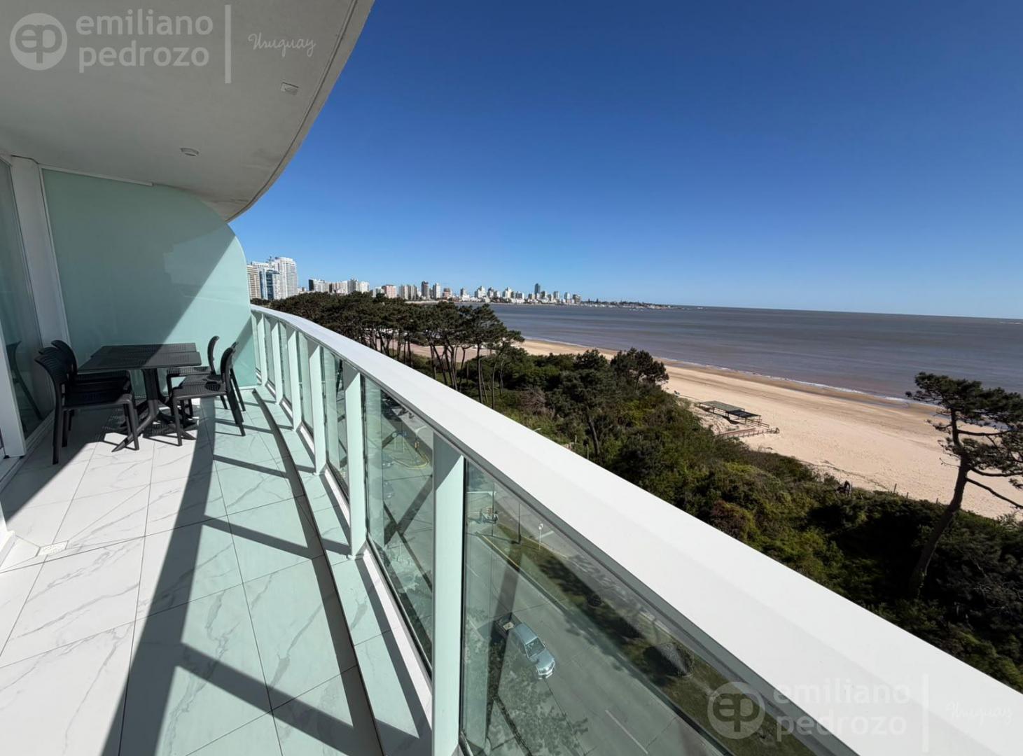 Foto de Venta Apartamento en primera línea de playa mansa, imagen 3